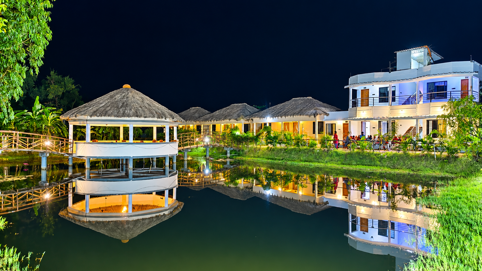 Beckons Resort outside view 